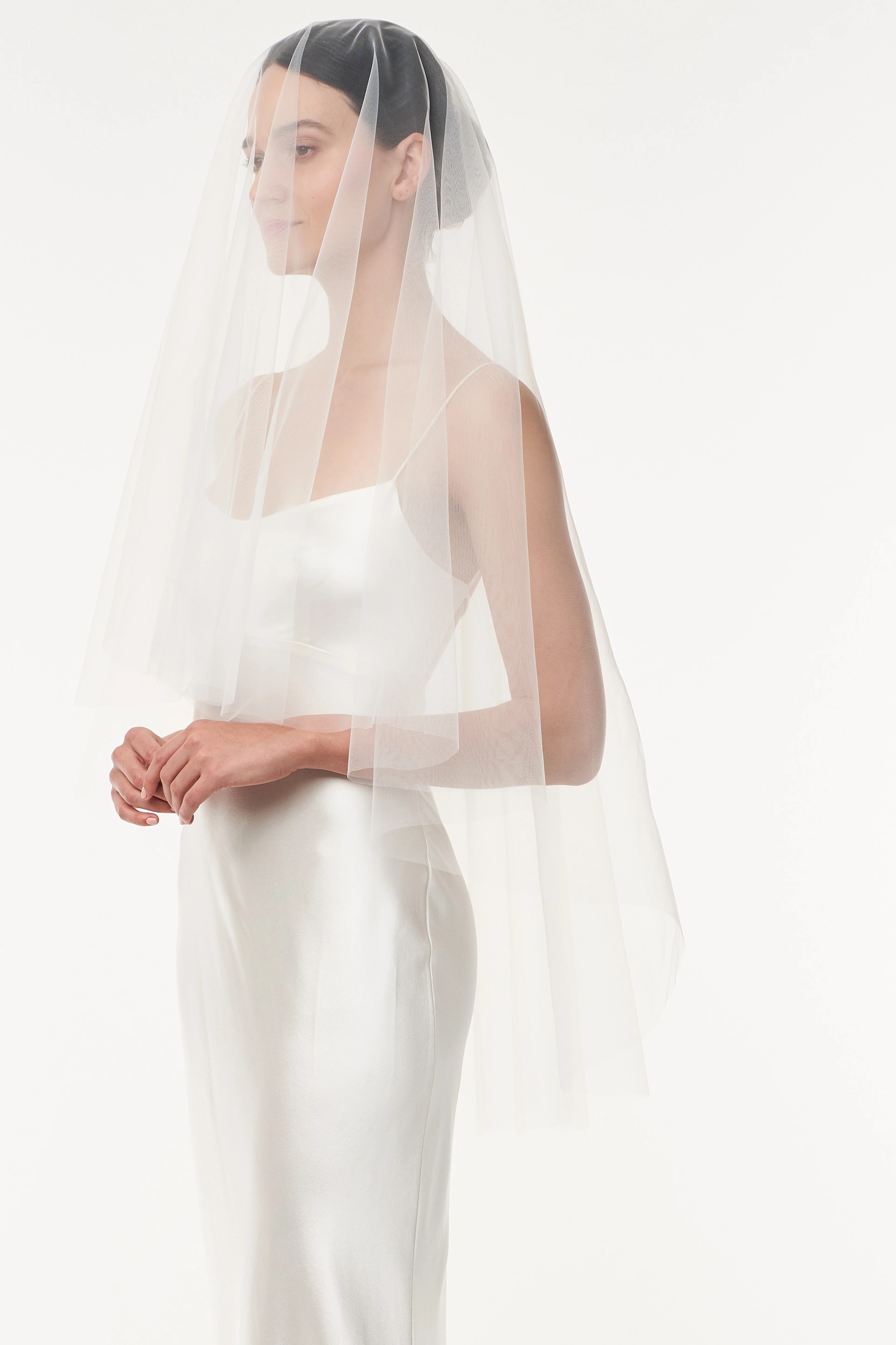 Signature Fingertip Length Veil
